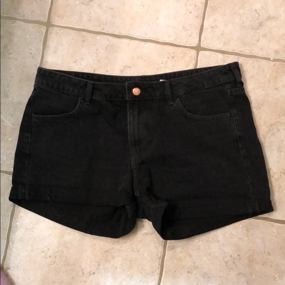 BLACK JEAN SHORTS